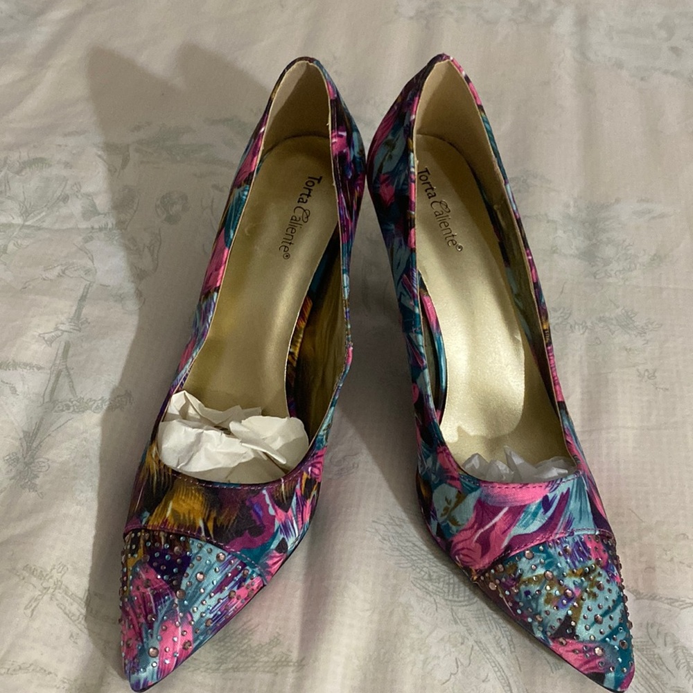Torta Caliente size 8M women shoes & clutch bag.